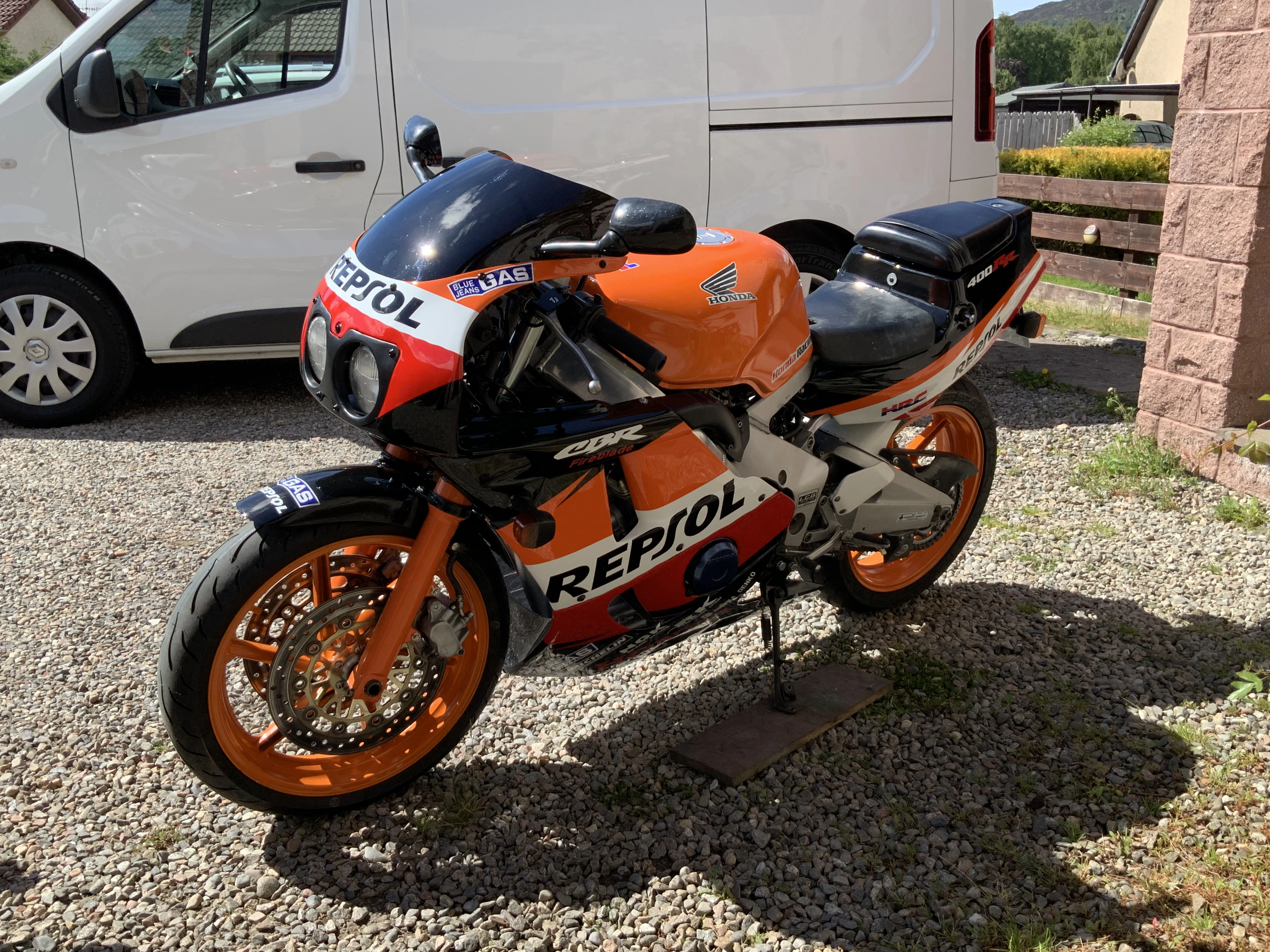 Honda CBR400RR (NC23) - photo 3
